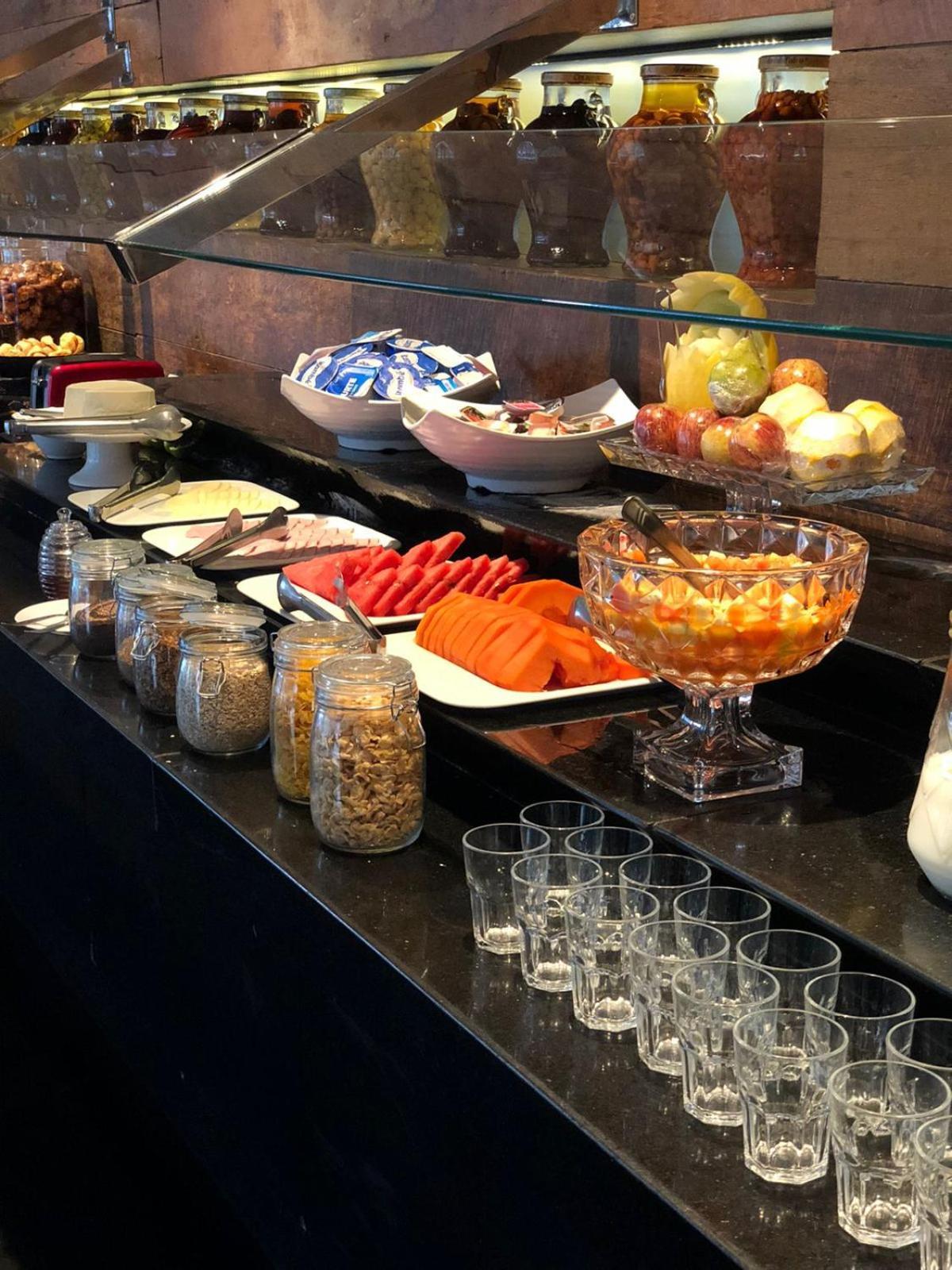 Royal Boutique Savassi Hotel Belo Horizonte Buitenkant foto A breakfast buffet at a hotel