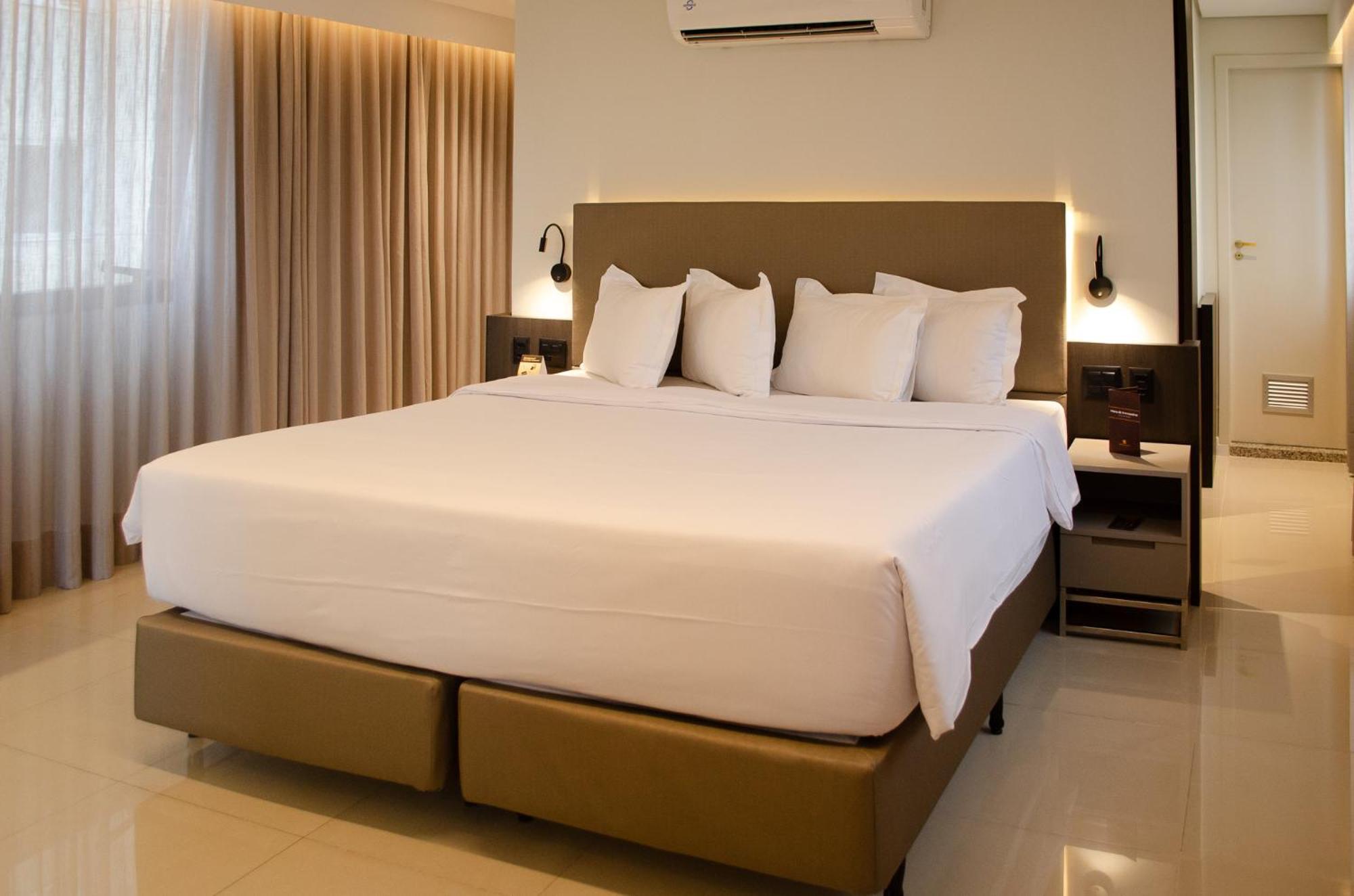 Royal Boutique Savassi Hotel Belo Horizonte Buitenkant foto A king bed